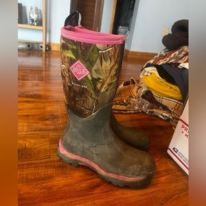 Women’s Size 7 muck boots